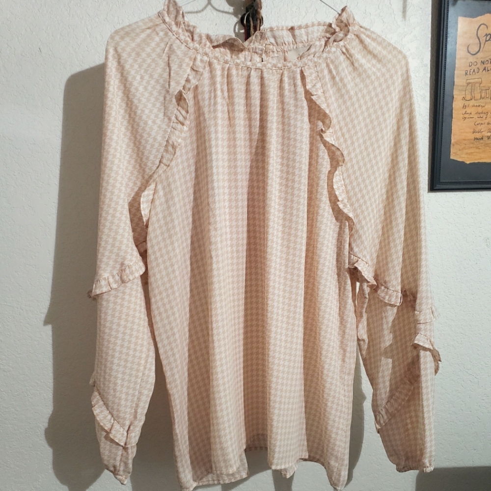 Houndstooth ruffled top cream&white NWT